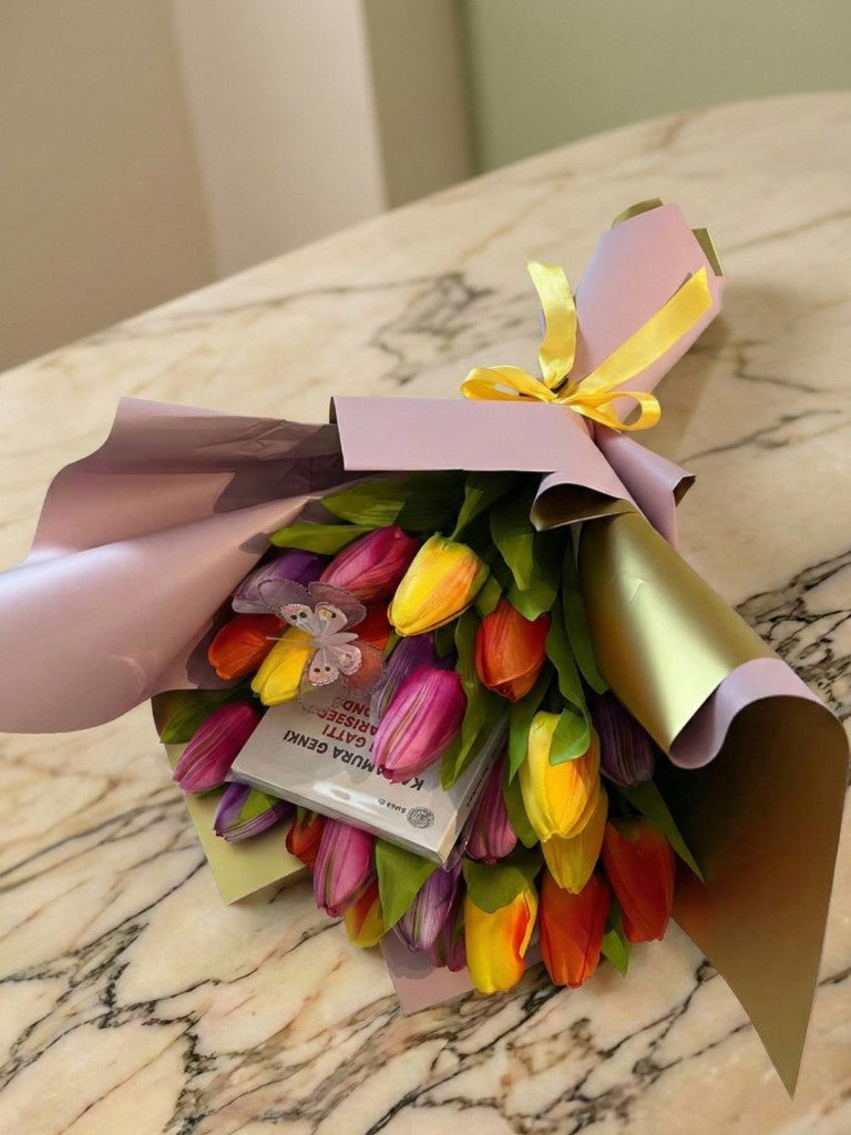 Bouquet Letterario - Composizione di Tulipani Misti