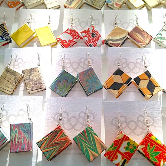 Orecchini fatti a mano in carta di pregio